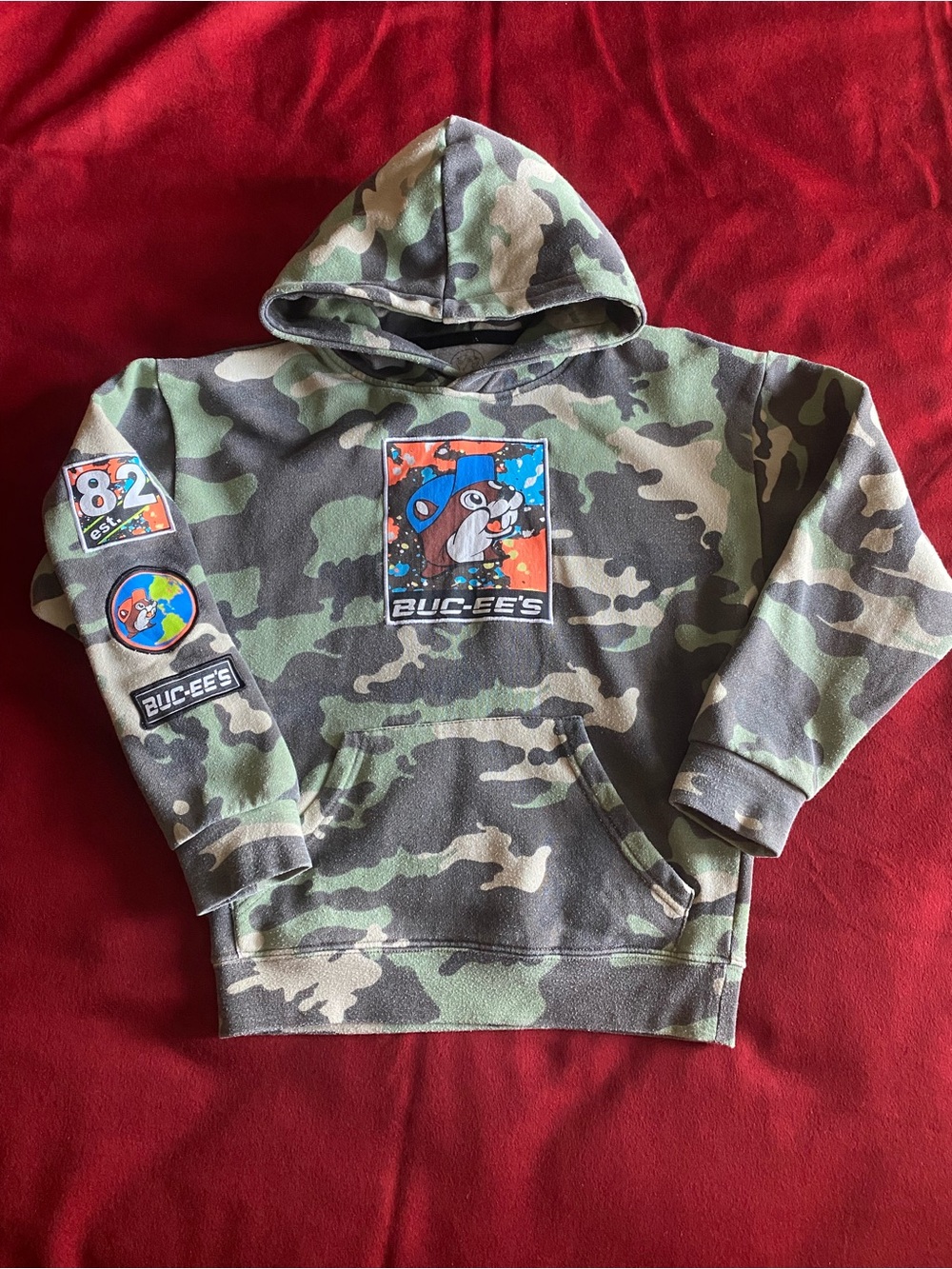 Buc-ee’s Kids Camo Hooded Sweatshirt with Sleeve Patches - Green Camo, Size YM